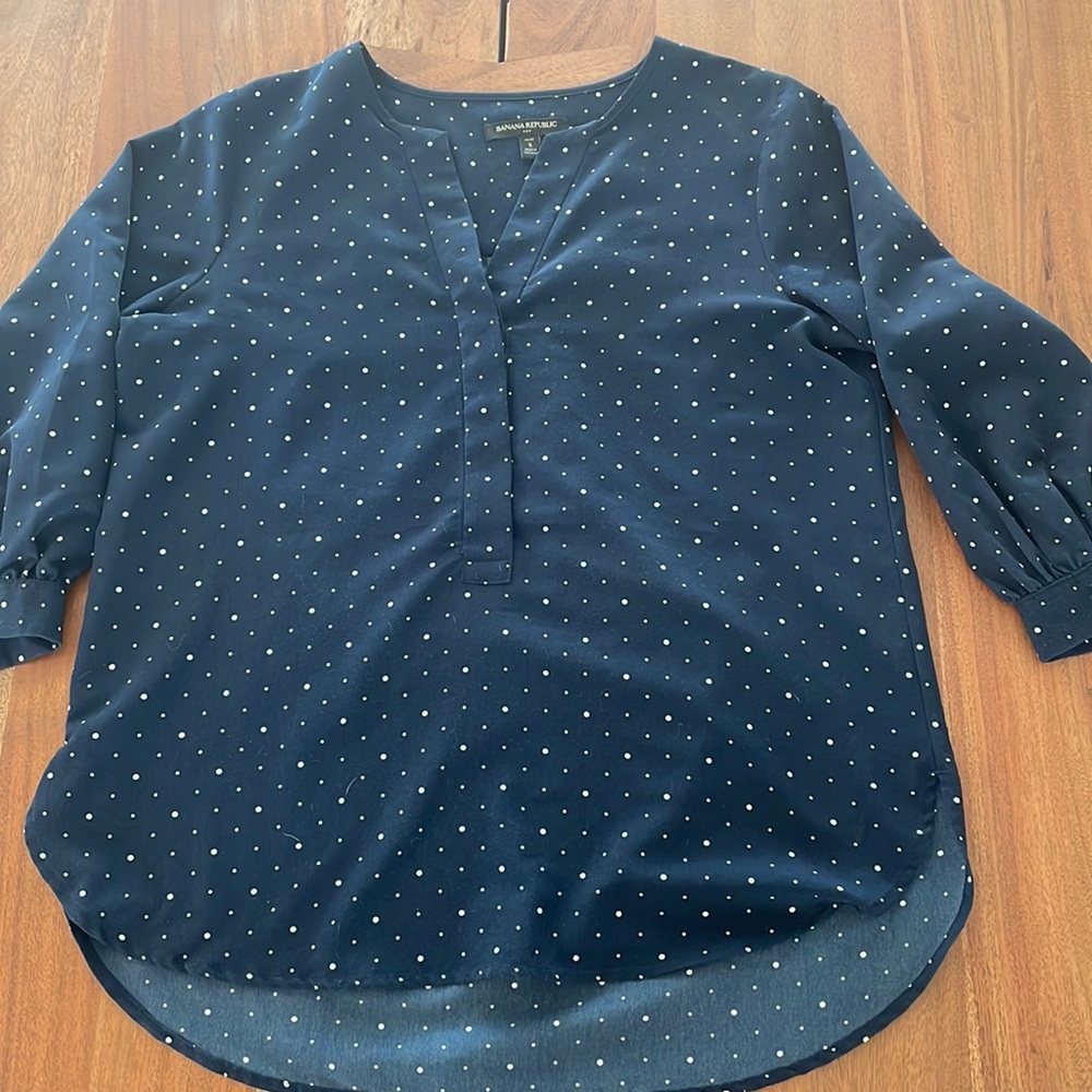Banana Republic Factory Women's Navy with White Polka Dot Blouse; Size Small